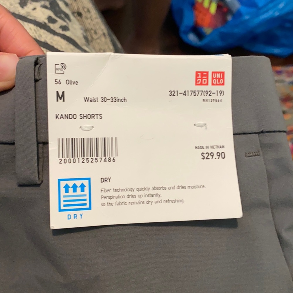 Uniqlo Kando men’s shorts in olive. Size M. NWT.